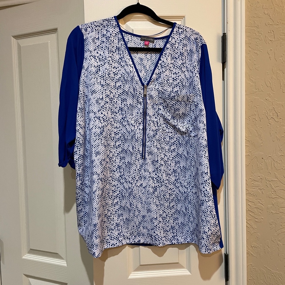 Vince Camuto blue snakeskin print blouse size 3X